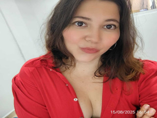 Alter: 32 / Widder - Alter: 172 / normal - Geschlecht: weiblich - Ausrichtung: heterosexuell - Haare: blond / lang - Piercing: keins - bewebmaster-Alter: C - Hautfarbe: weiss - Augen: braun - Rasur: vollrasiert